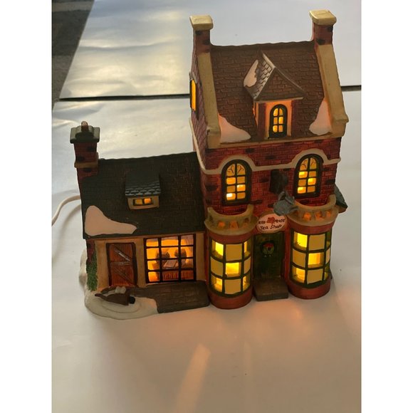 Heartland Valley Village  Poreclain Lighted House - Picture 1 of 8
